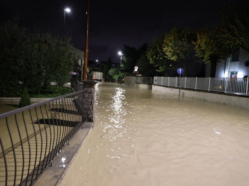 Moti i keq në Itali, 3 viktima dhe 6 të humbur në Toskana, pezullohet mësimi