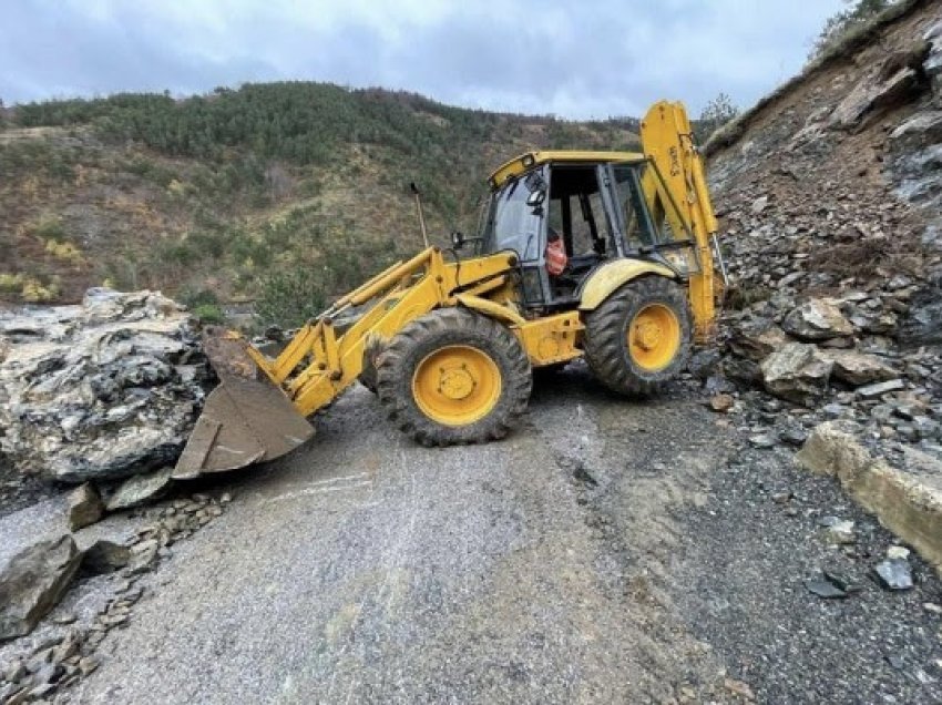 ​Shqipëri, ekipet e emergjencave civile po menaxhojnë situatën e krijuar nga moti i rënduar