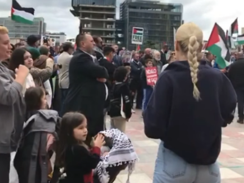 Protestë te Sheshi Skëndërbej në mbështetje të Palestinës/ Nuk u lejuan të marshonin, qytetarët përplasen me policinë