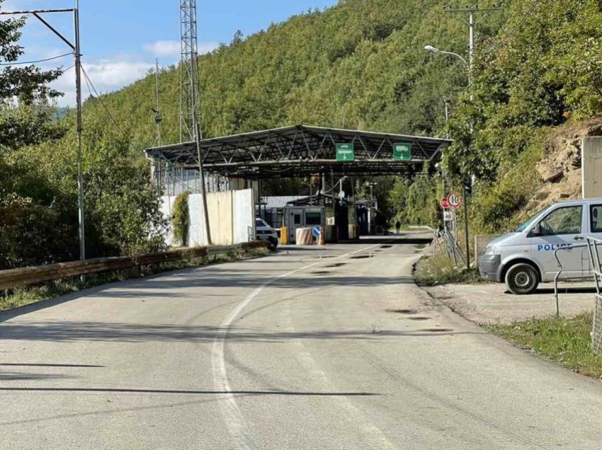 Ndalohet një serb në Bërnjak, kishte në veturë uniformë ushtarake e gjëra tjera që nxisin përçarje