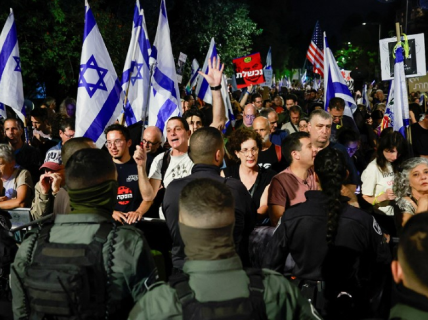 Lufta me Hamasin/ Izraelitët protestojnë përpara rezidencës së Netanyahut, ndërhyn policia