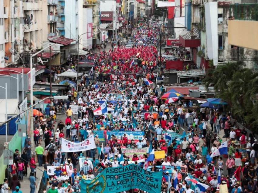 Dy të vrarë në protestën e Panamasë