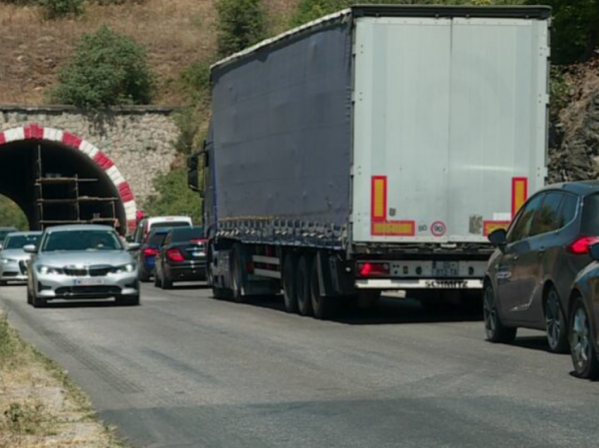 Prej sot mbyllet rruga lokale Shkup-Bllacë, qasja është siguruar përmes rrugës së përkohshme