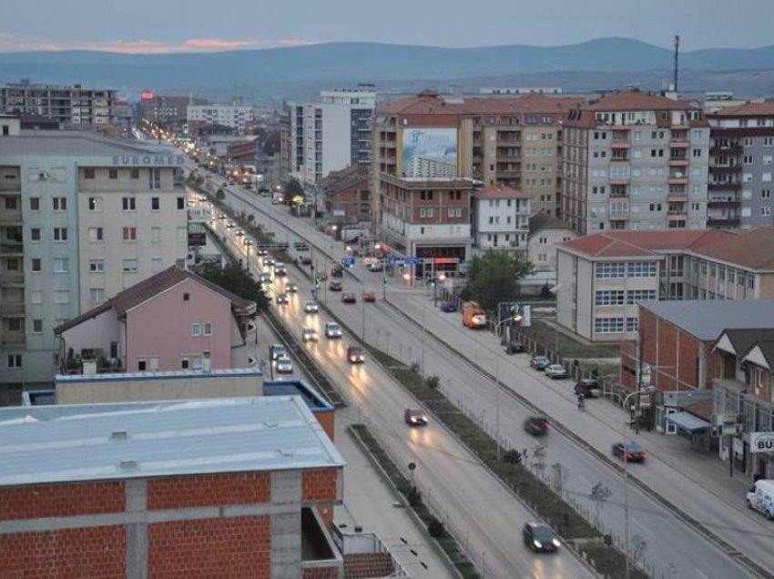 Burri ia ndërron çelësin banesës për të mos e lejuar gruan të futet brenda, ajo e denoncon në polici