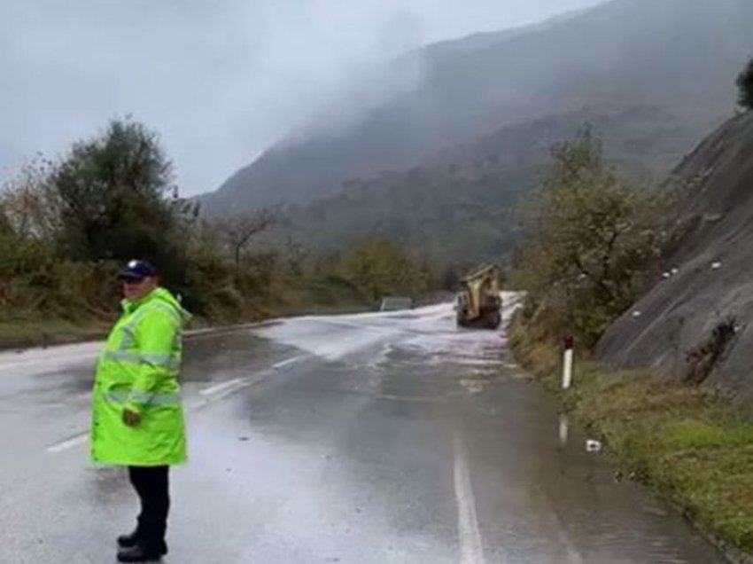 Moti i keq ‘pushton’ Gjirokastrën, reshjet intensive dhe stuhitë ‘bëjnë namin’, ja si paraqitet situata