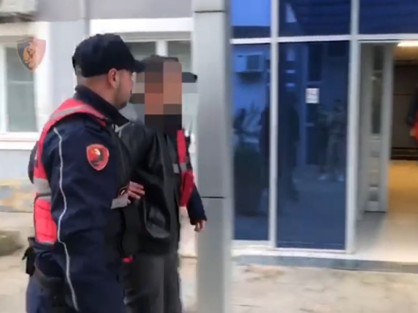 Hodhi nga automjeti pistoletën sapo pa policinë, pranga 38-vjeçarit disa minuta pas ndjekjes