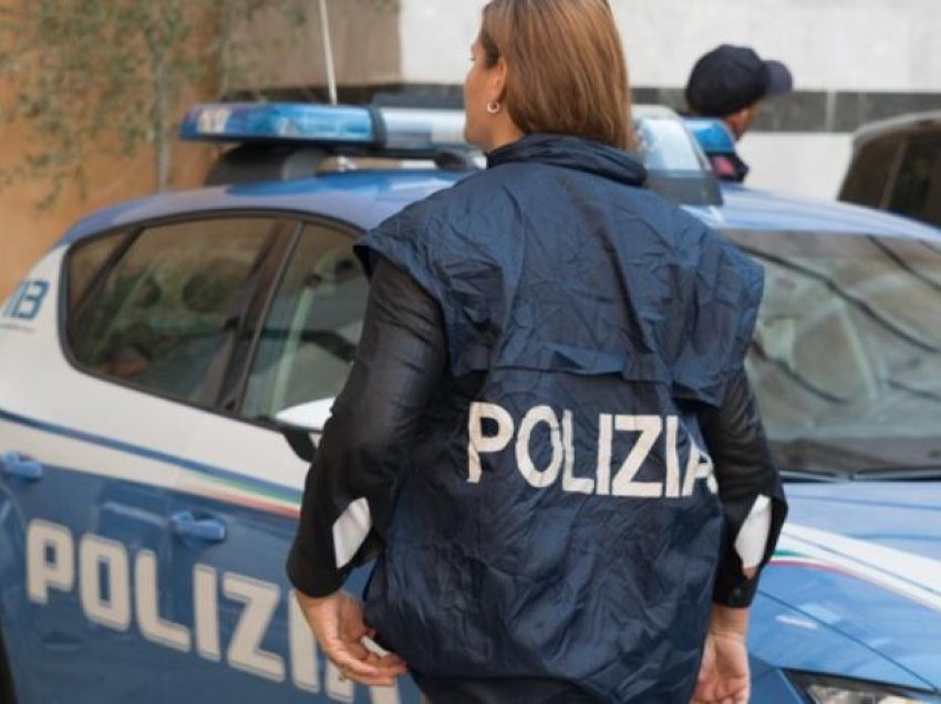 U kap mat duke vjedhur, shqiptari merr sëpatën dhe sulmon policët italianë, thyen këmbën gjatë tentativës për arratisje