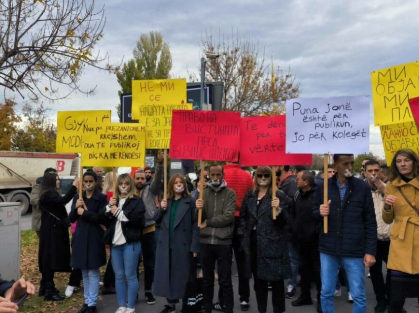 Protesta e gazetarëve para Gjykatës Civile në Shkup