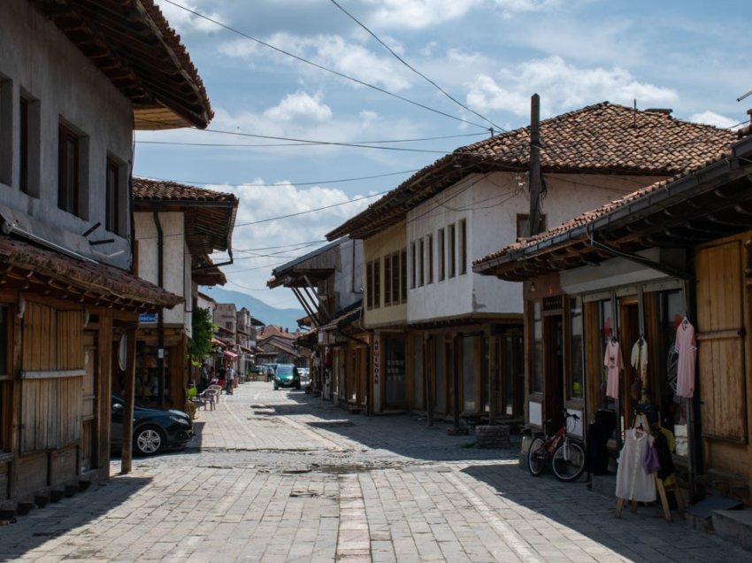 ​Gjashtë të lënduar në një aksident trafiku në Gjakovë