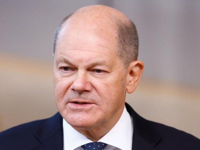 ​Scholz i kërkon Putinit të tërheqë trupat nga Ukraina