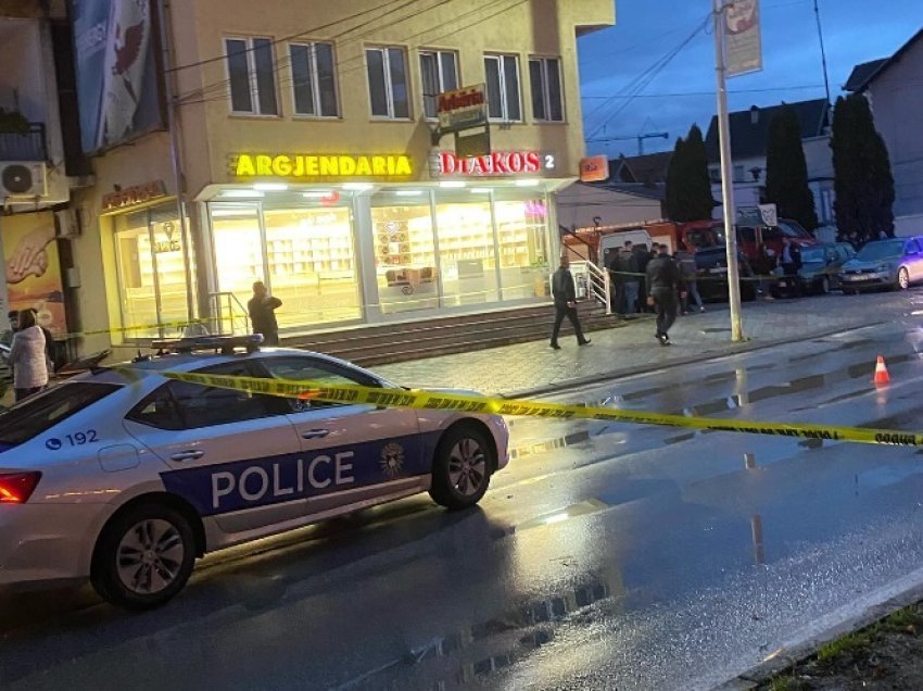 Gjuajte me armë të Policisë me plaçkitësit në Suharekë: Krejt çka dihet për grabitjen si në filma ku u plagos një polic