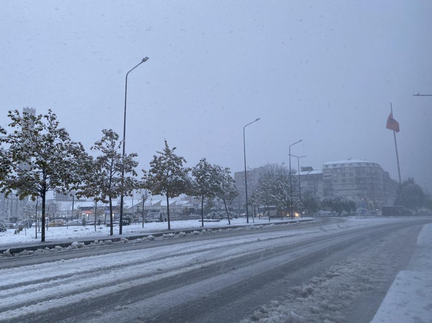 Bora mbulon Kosovën, pamje nga kryeqyteti