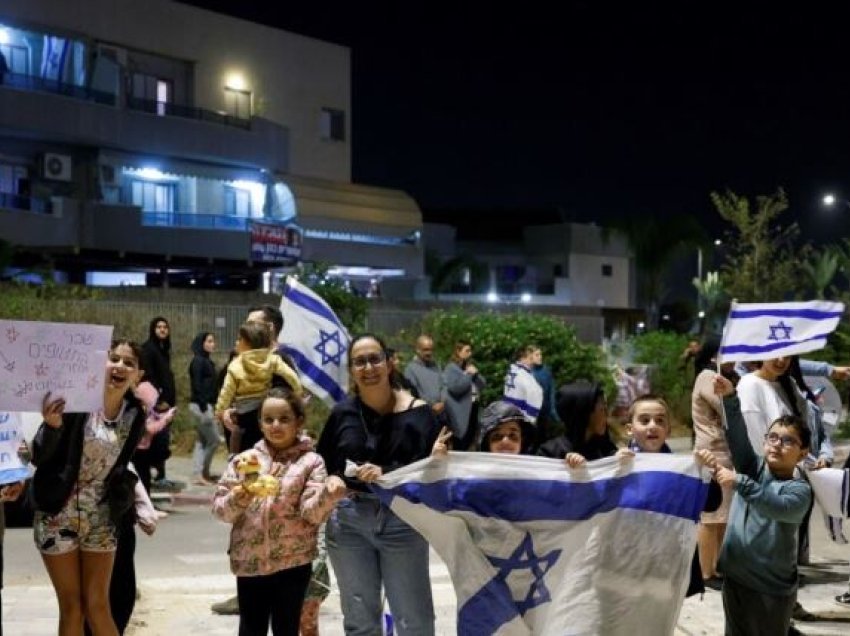 Hamasi liron edhe një grup pengjesh dhe kërkon zgjatjen e armëpushimit