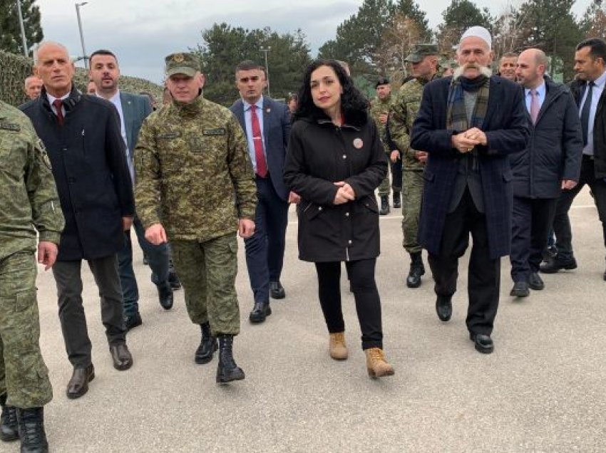 Presidentja Osmani shkon në Kazermën “Adem Jashari”