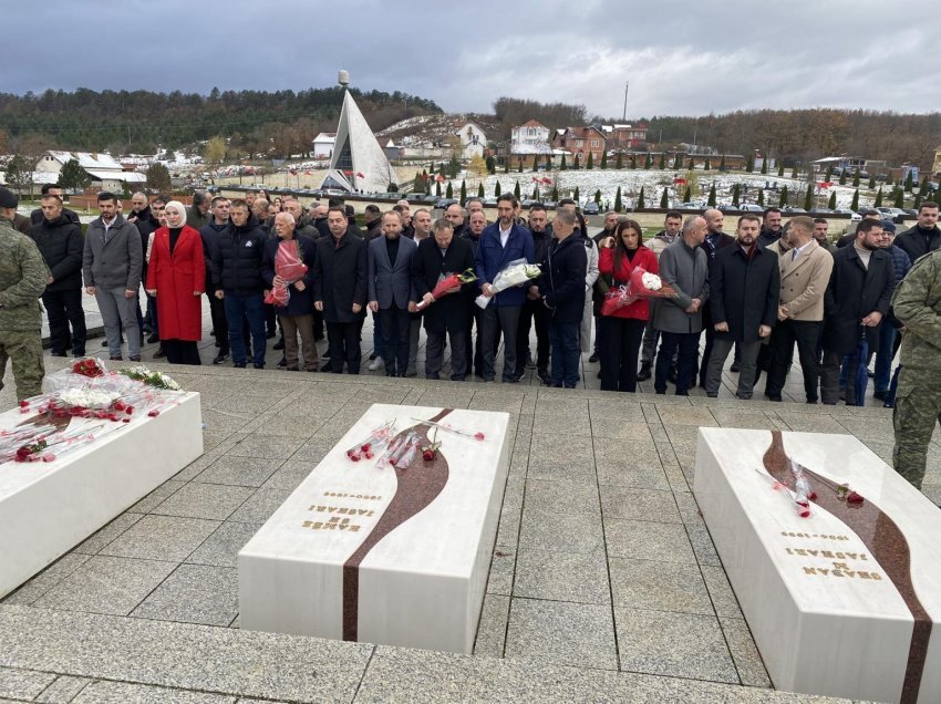 PDK-ja bën homazhe në Kompleksin Memorial “Adem Jashari” në Prekaz