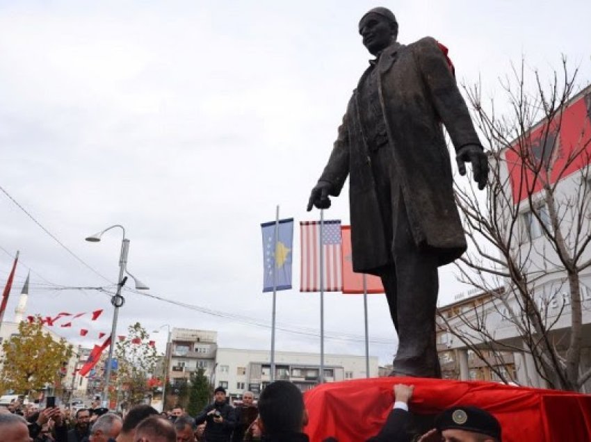 ​Gjilani bëhet me shtatoren e tribunit të kombit Ramiz Cernica