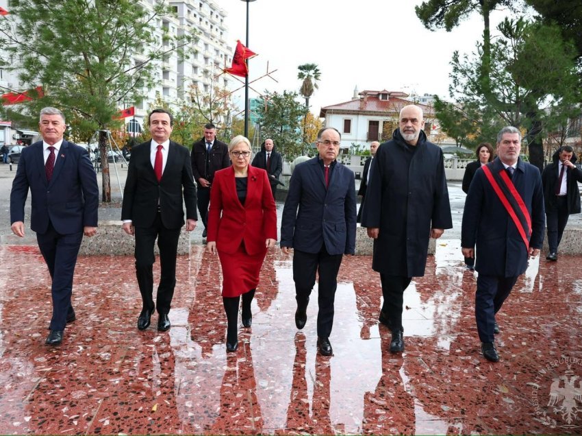 Ceremoni zyrtare për 111-vjetorin e Pavarësisë, Rama dhe Kurti bashkë në Vlorë