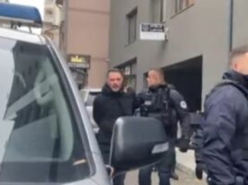 Zjarr në azilin e të moshuarve në Fier, ambulanca dhe policia në vendgjarje