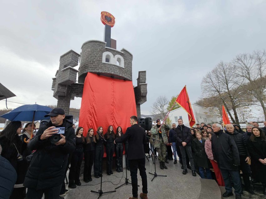 Shkrepet arma në ceremoninë e zbulimit të lapidarit për dëshmorët në Shtime, intervenon Policia