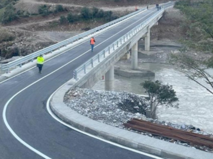 Rama ndan pamjet e urës së re në Përmet: Lidh fshatrat që deri dje kanë qenë të izoluar