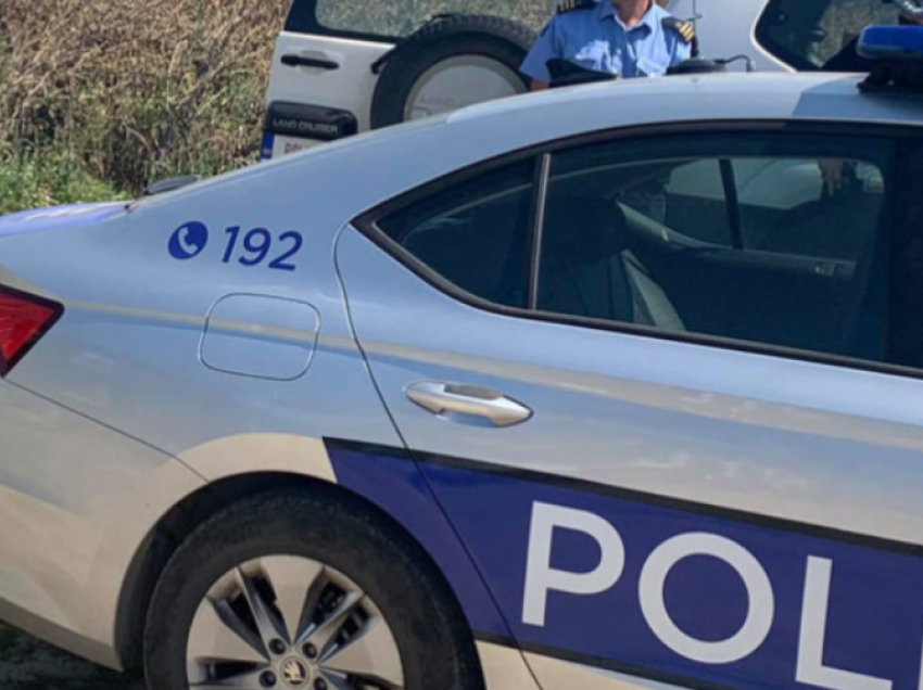 Të shtëna me armë zjarri në drejtim të një veture në Klinë, 47-vjeçari kërkon ndihmë nga Policia