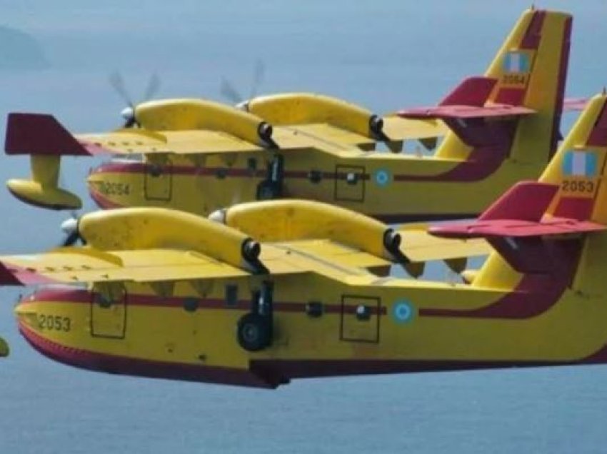 Zjarri në Darëzezë të Fierit, dy avionë ‘Canadair’ në ndihmë të zjarrfikësve