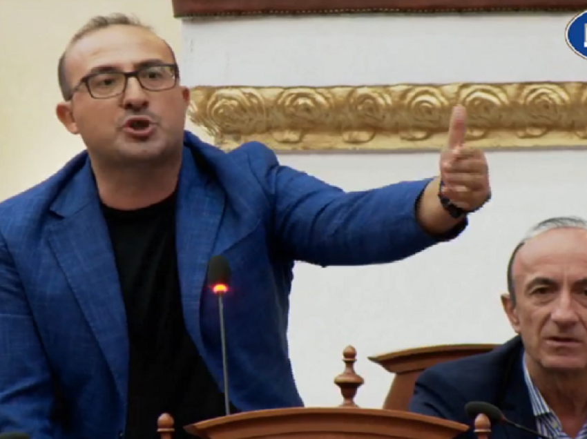 “Si ecën situata me selfiet”/ Bujqësia përplas Korreshin dhe Braçen: Tollonat e naftës u shpërndanë dy ditë para zgjedhjeve