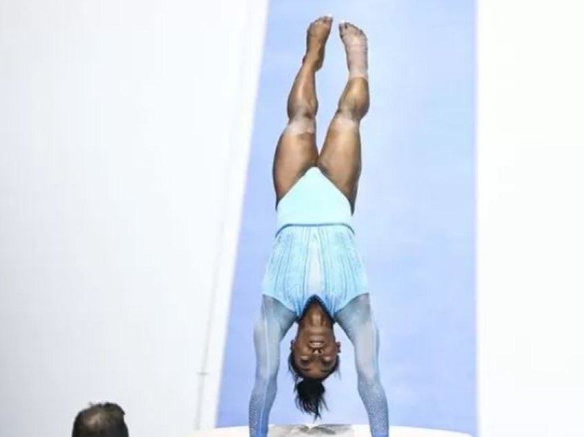 Simone Biles shkruan historinë