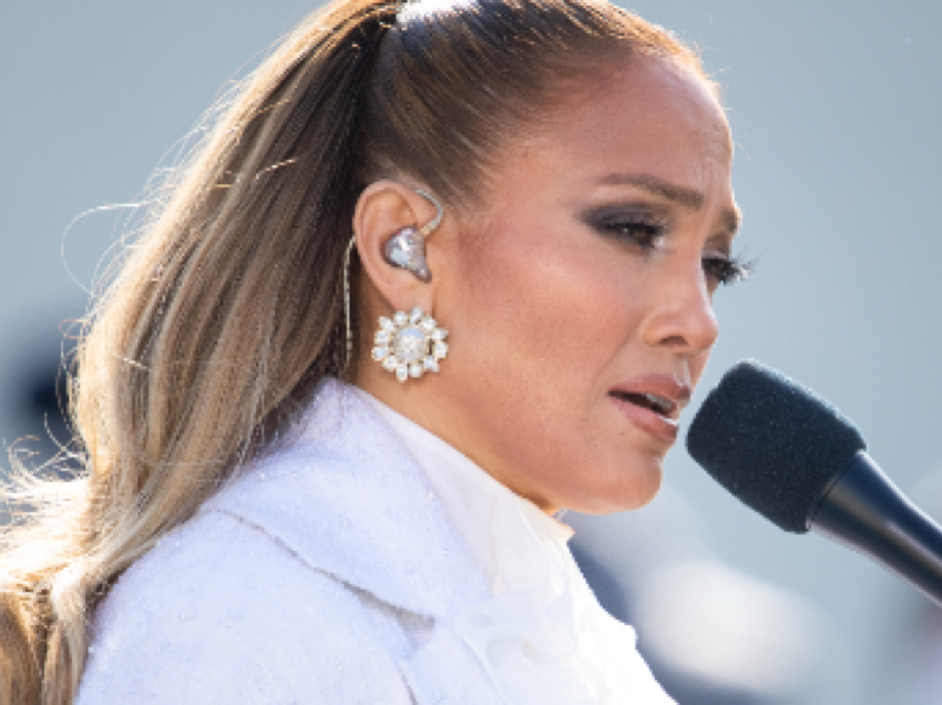 Jennifer Lopez tregon se ndihej e pasigurt për trupin e saj pas lindjes së binjakëve