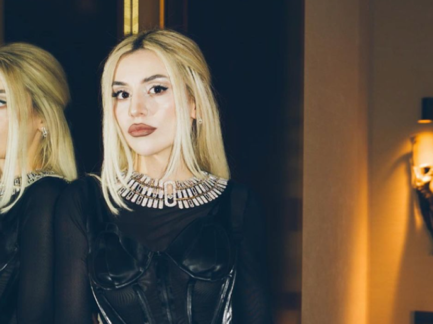 Ava Max “trondit” skenën në spektaklin e ‘Messikas’, në Javën e Modës në Paris