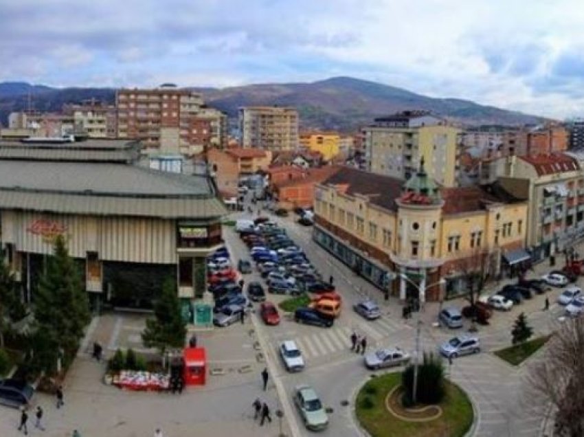 Shkoi për trajtim në një spital, mitrovicasi dëmton derën dhe shtratin