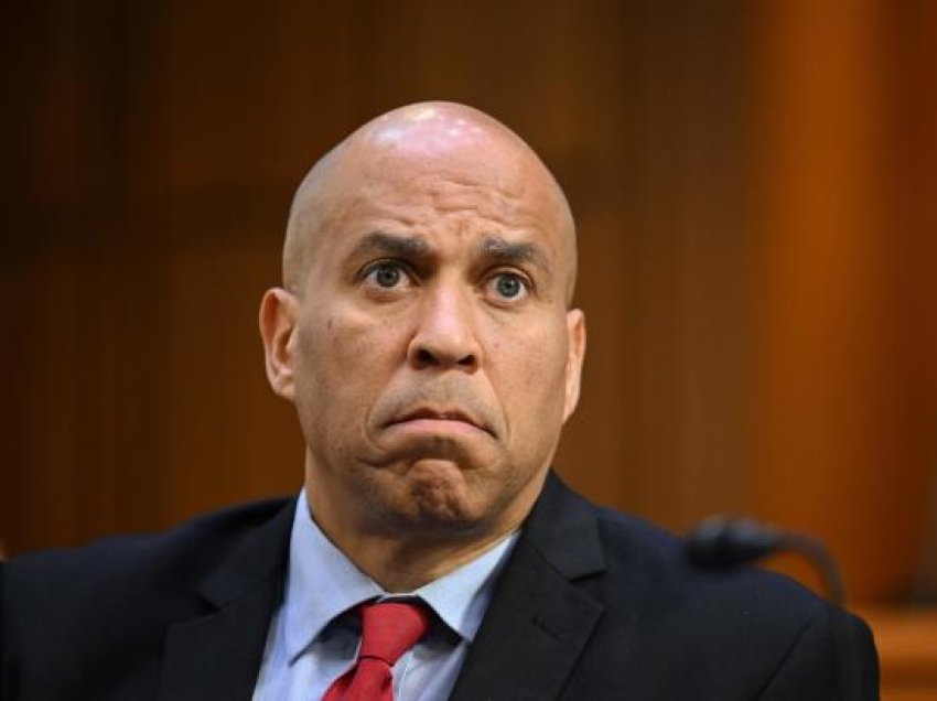 Senatori amerikan Cory Booker përshkruan strehimin gjatë sulmit të Hamasit