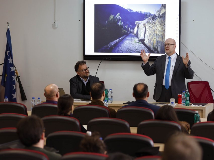 Hovenier takohet me studentë të antropologjisë në UP: Mësova më shumë për trashëgiminë kulturore të Kosovës