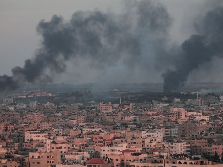 Sulmet ajrore goditën zonat e banuara të Gazës, thonë zyrtarët palestinezë