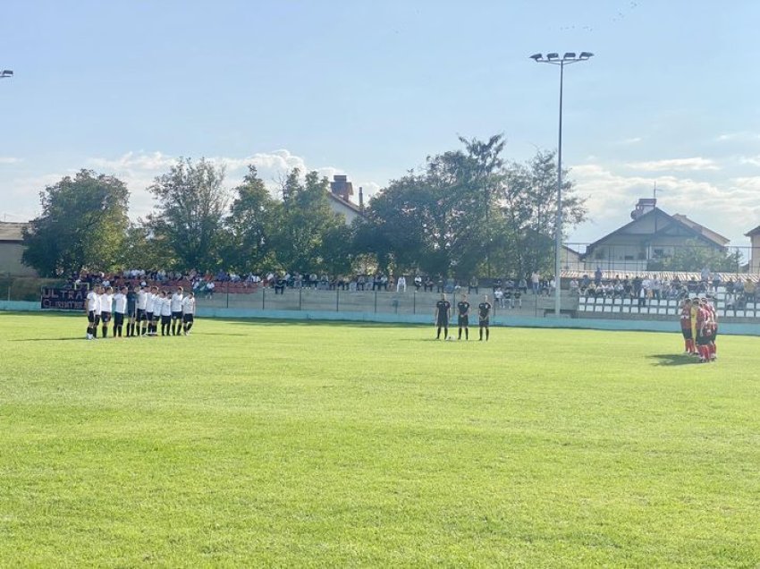 Ndeshja Shkëndija - Rinia 98 nisi me 1 minutë heshtje