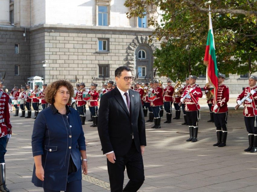 Ambasadori Bajraktari dorëzon letrat kredenciale tek Presidenti Radev