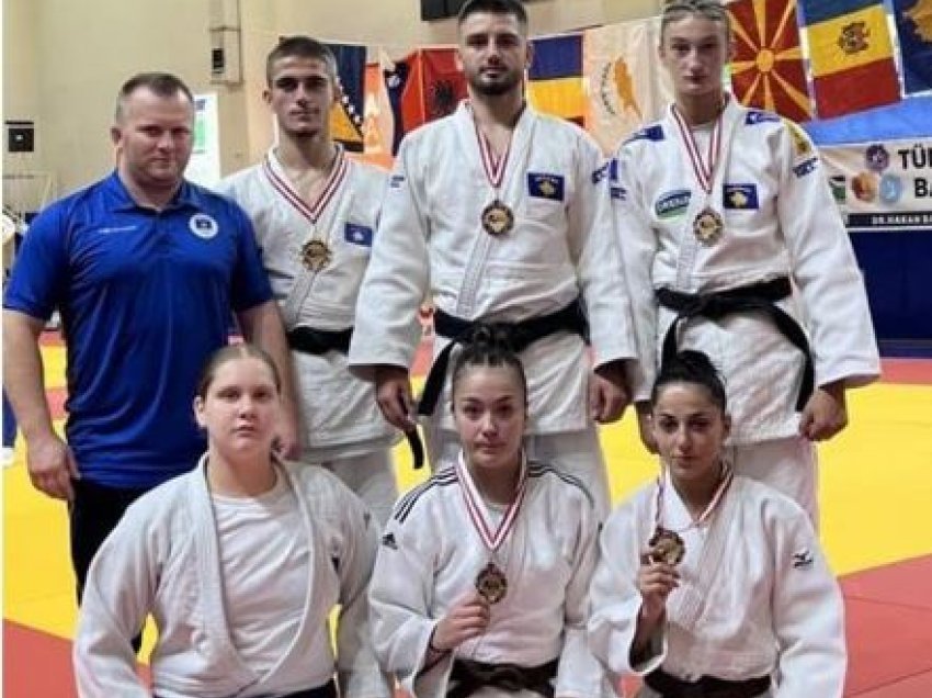 Kosova fiton pesë medalje në Ballkanik