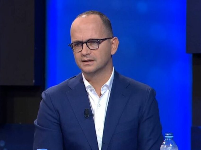 Ditmir Bushati: Shqipëria në vend që t’i japë këshilla publike Kosovës, duhet të bëjë detyrat e saj