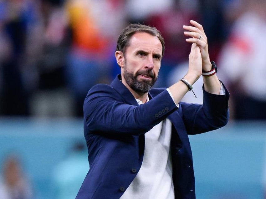 Southgate mbron Hendersonin dhe kritikon tifozët