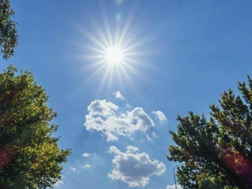 Parashikimi i motit/ Vranësira dhe reshje shiu, temperaturat deri në 32°C