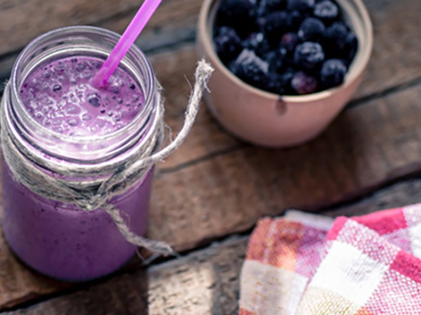 Smoothie me manaferra zgjidhja e mëngjeseve