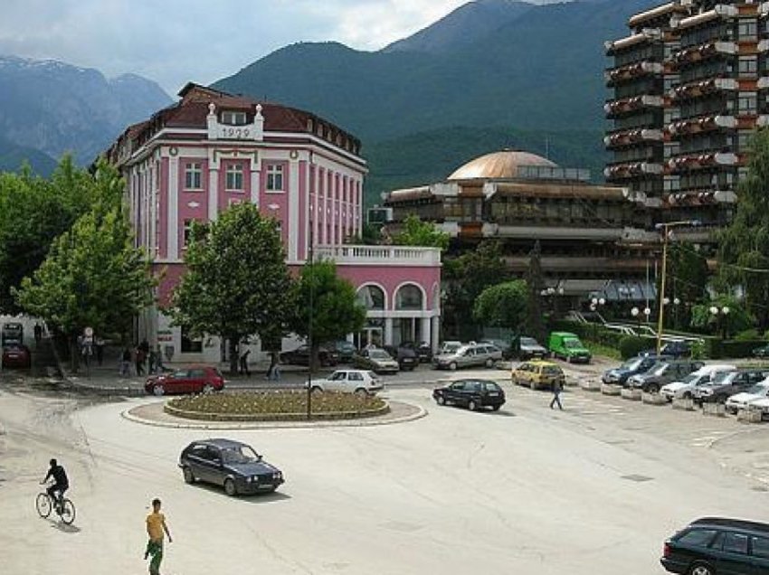 U rrahën për shkak të një borxhi – arrestohen katër persona në Pejë