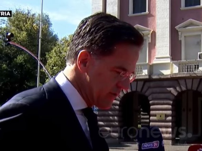 Rutte mbërrin në Tiranë: Shpresojmë të ndihmojnë në uljen e tensioneve Kosovë-Serbi