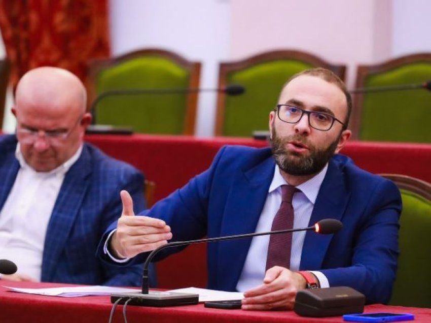 Rrëzimi i komisioneve hetimore dhe përjashtimi i deputetëve, Bardhi mbledh demokratët