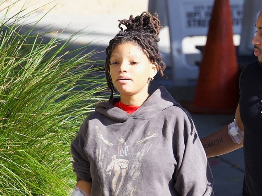 Halle Bailey shton dyshimet se është në pritje të fëmijës së parë