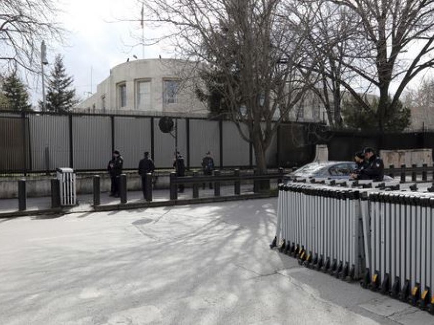 Konsullata amerikane në Turqinë jugore mbyllet për shkak të protestave