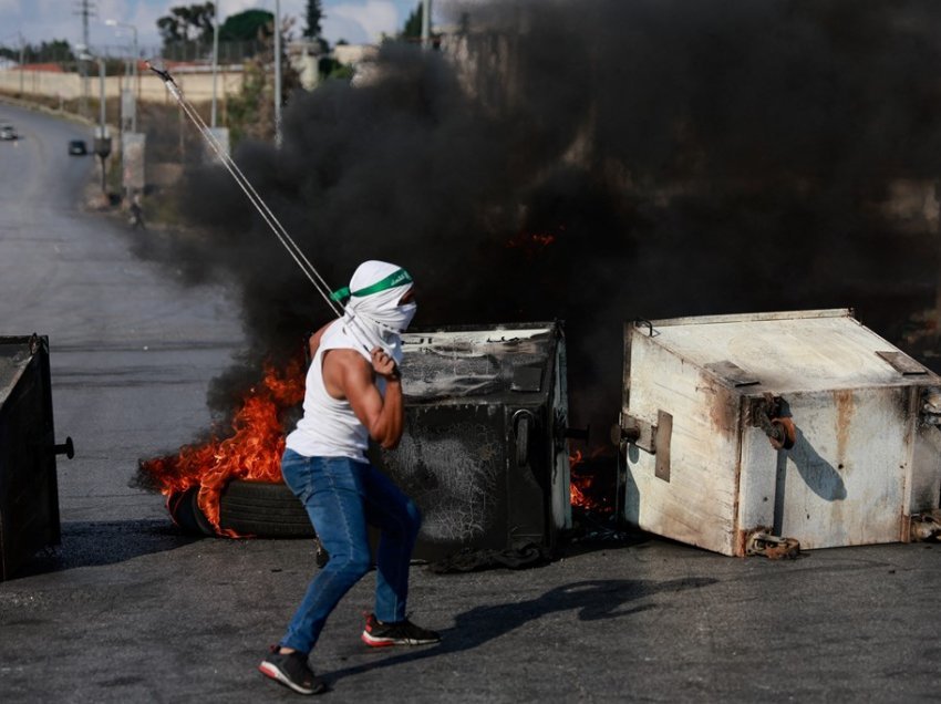 Izraelitët vrasin dy adoleshentë palestinezë në protestë