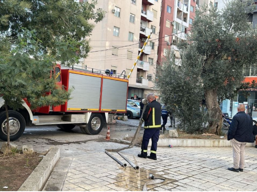 Pallati në kryeqytet përfshihet nga flakët, evakuohen banorët