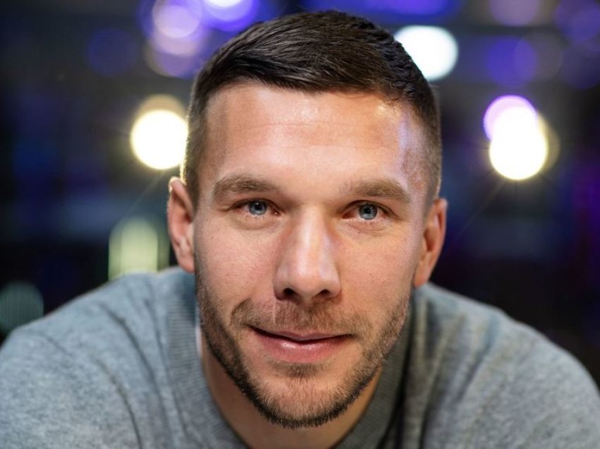 Podolski paralajmëron Bayernin