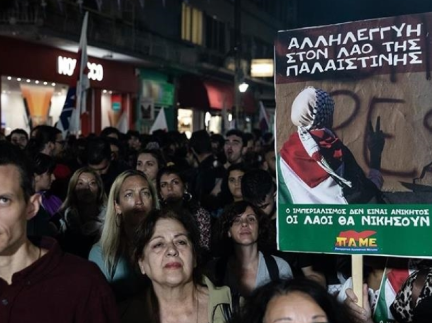 Protesta në Greqi kundër “planit të SHBA-së për të vendosur avionët ushtarakë në bazat greke”